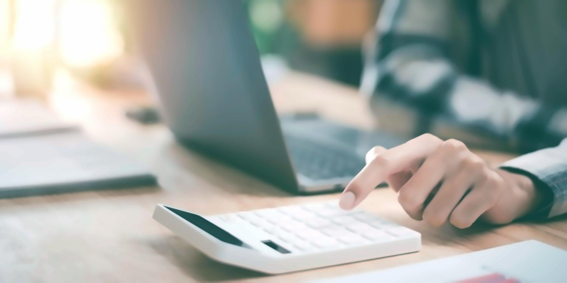 Çevrimiçi eğitim platformu arayüzü ve öğrenme materyalleri